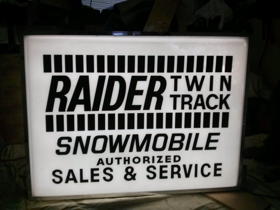 raider-sign
